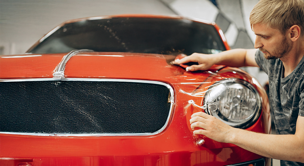 Installing paint film with the latest automotive technologies.